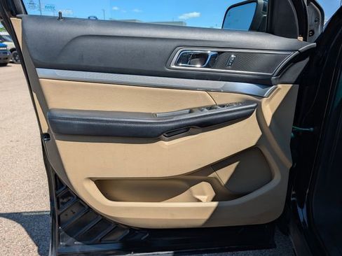 Used 2016 Ford Explorer XLT w/ Equipment Group 202A FWD image 31