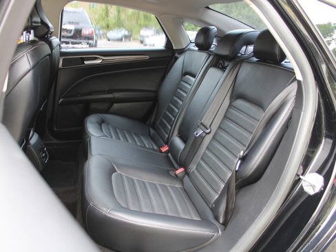 Used 2017 Ford Fusion SE w/ Fusion SE Technology Package FWD image 27