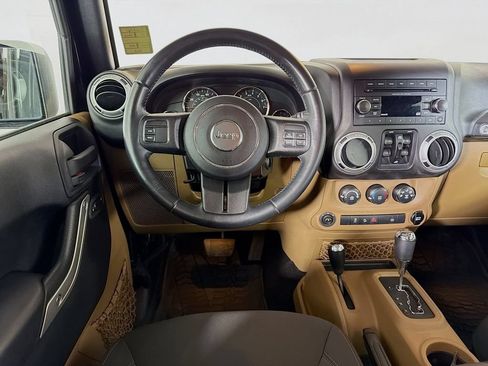Used 2015 Jeep Wrangler Unlimited Sahara AWD/4WD image 19
