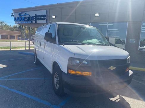 Used 2019 Chevrolet Express 2500 2500 3dr Cargo Van image 3