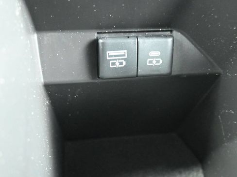 Used 2022 Toyota Camry SE w/ Convenience Package FWD image 15