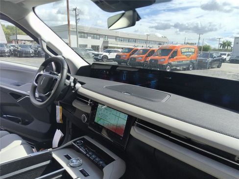 New 2026 Lincoln Navigator L Premier image 28