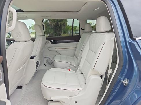 New 2026 Buick Enclave Avenir w/ Super Cruise Package FWD image 9