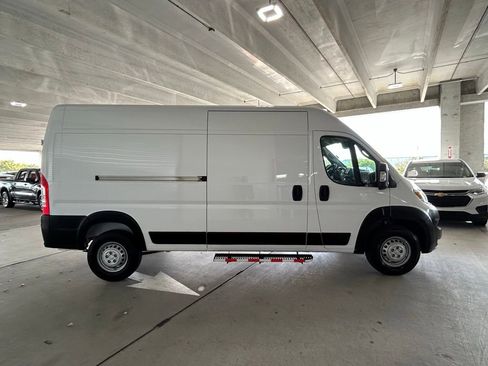 Used 2025 RAM ProMaster 2500 w/ Convenience Group image 6