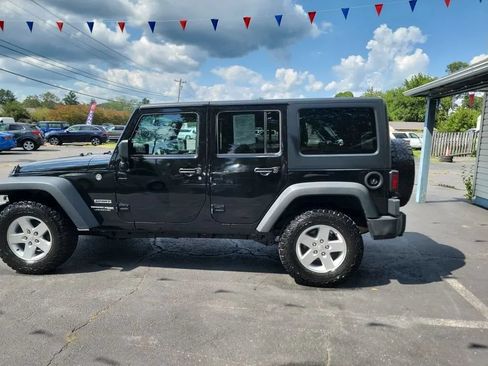Used 2018 Jeep Wrangler Unlimited Sport S AWD/4WD image 8