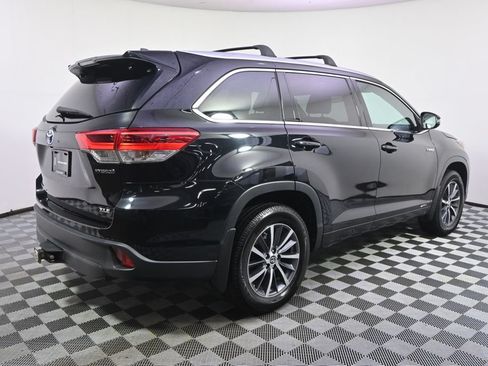 Used 2017 Toyota Highlander XLE AWD/4WD image 7