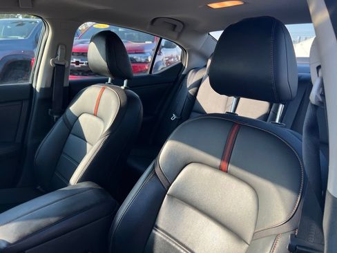 Used 2021 Nissan Sentra SR w/ SR Premium Package FWD image 4