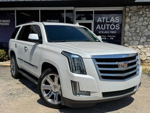 Used 2017 Cadillac Escalade Luxury AWD/4WD image 1