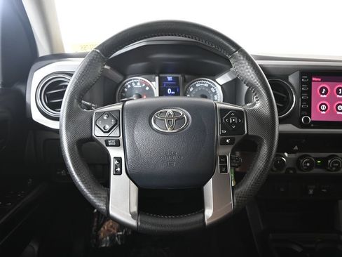Used 2020 Toyota Tacoma SR5 AWD/4WD image 32