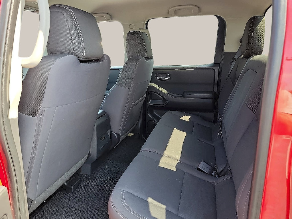Used 2023 Nissan Frontier SV AWD/4WD image 9