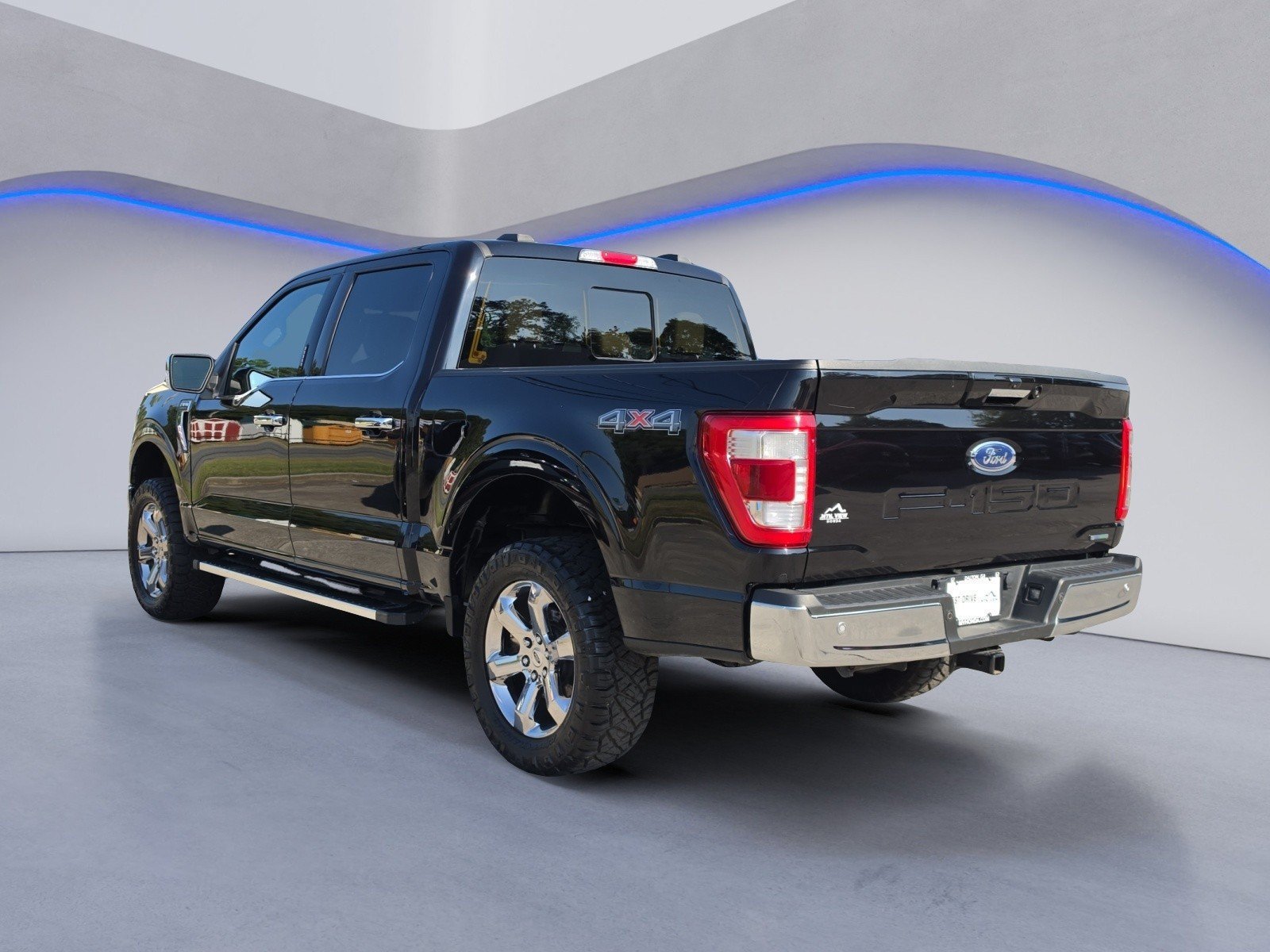 Used 2022 Ford F150 Lariat w/ Equipment Group 502A High AWD/4WD image 3