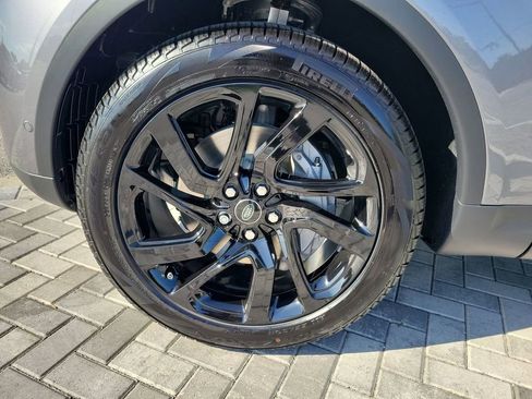 New 2025 Land Rover Discovery S AWD/4WD image 13