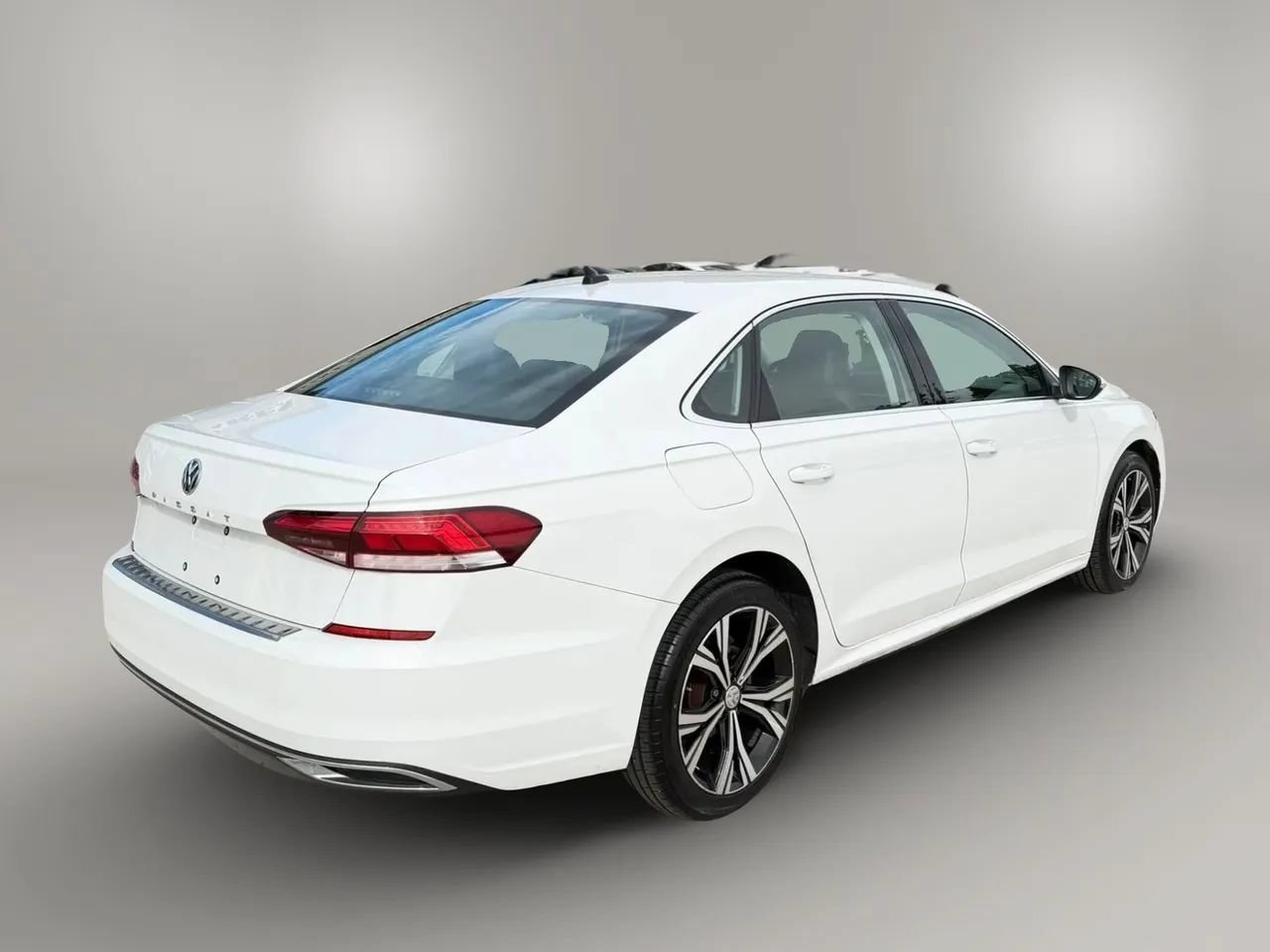 Used 2022 Volkswagen Passat 2.0T SE FWD image 10