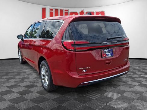 New 2027 Chrysler Pacifica Select w/ Family Tech Group AWD/4WD image 4