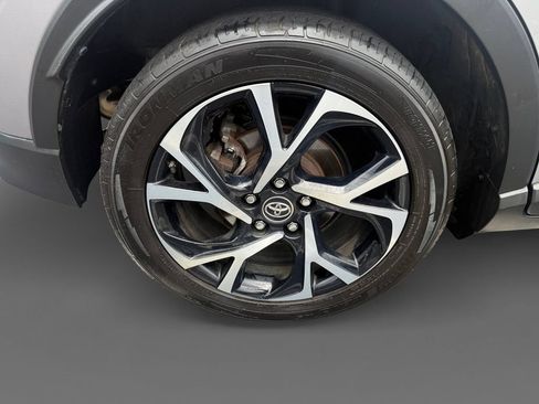 Used 2018 Toyota C-HR XLE FWD image 10