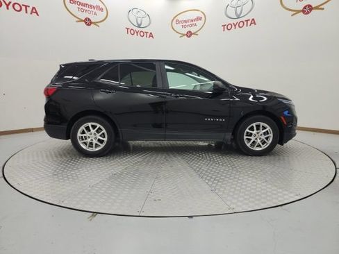 Used 2022 Chevrolet Equinox LS w/ LS Convenience Package FWD image 3