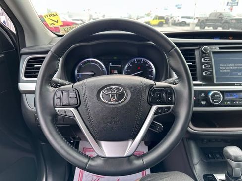 Used 2018 Toyota Highlander XLE AWD/4WD image 20