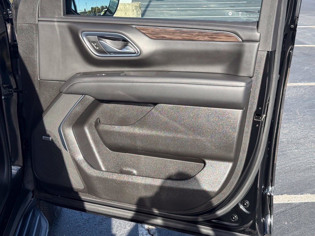 Used 2021 Chevrolet Tahoe LT w/ LT Signature Package RWD image 41