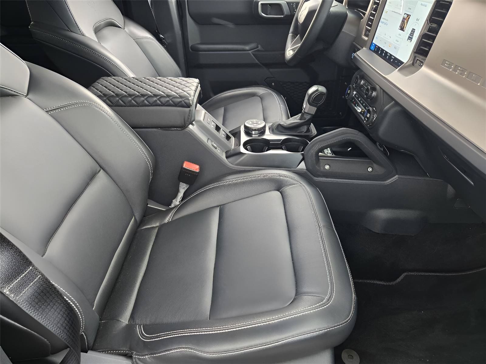 Used 2025 Ford Bronco Outer Banks w/ Sasquatch Package AWD/4WD image 13