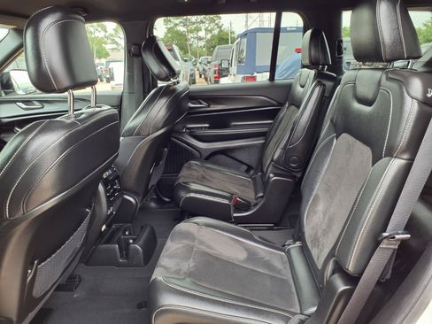 Used 2023 Jeep Grand Cherokee L Laredo RWD image 21