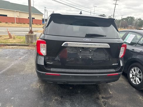 Used 2022 Ford Explorer XLT image 25