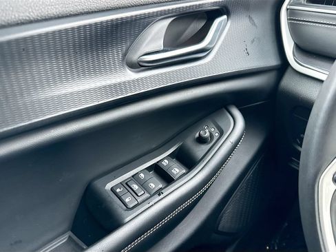 Used 2023 Jeep Grand Cherokee Altitude RWD image 18
