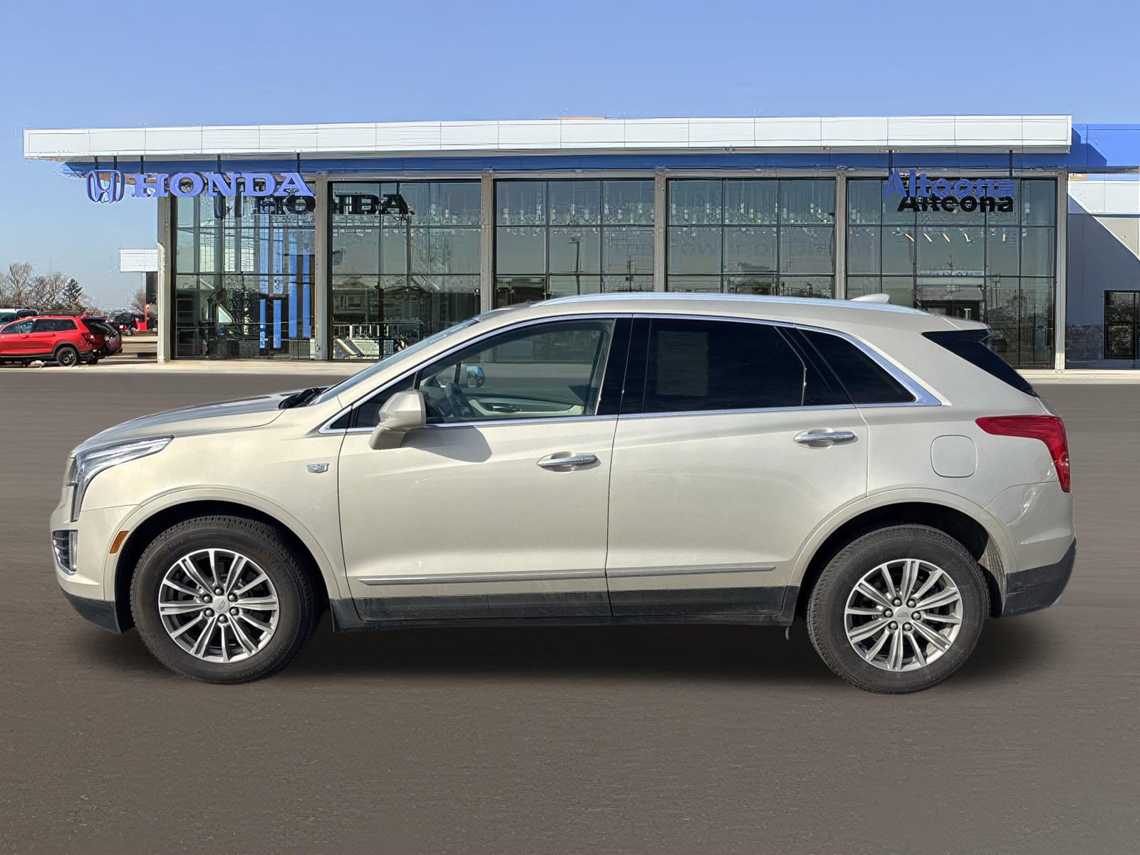 Used 2017 Cadillac XT5 Luxury w/ Driver Awareness Package AWD/4WD image 2