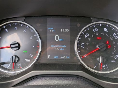 Used 2022 Toyota RAV4 XLE image 31