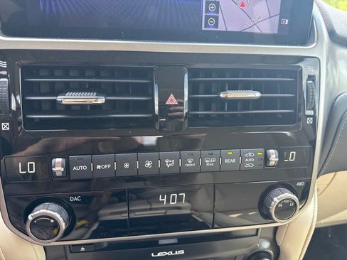 Used 2023 Lexus GX 460 Premium w/ Accessory Package AWD/4WD image 22