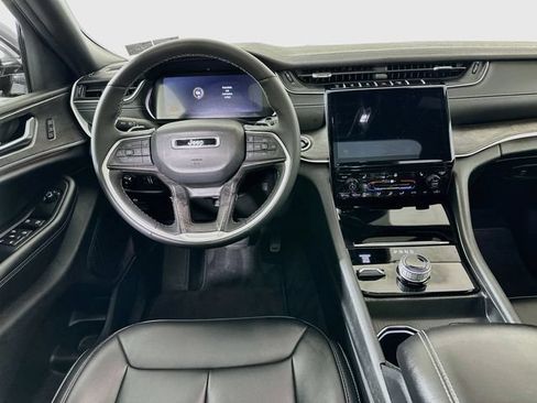 Used 2025 Jeep Grand Cherokee Limited AWD/4WD image 28