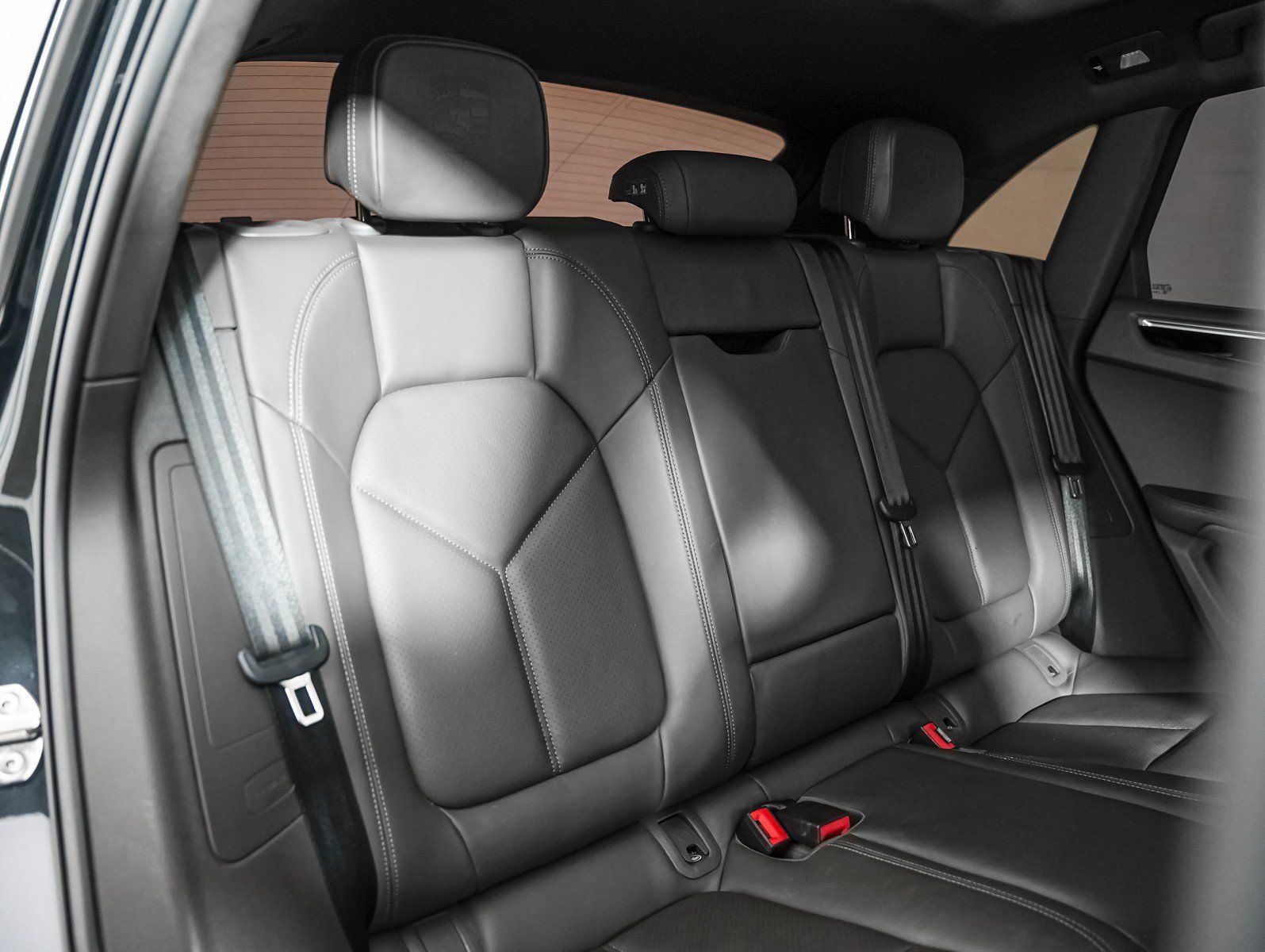 Certified 2024 Porsche Macan AWD/4WD image 6