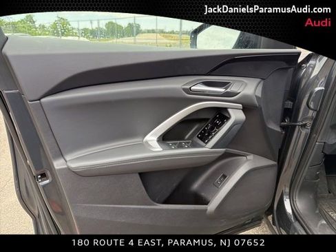Used 2025 Audi Q5 Premium w/ Convenience Package AWD/4WD image 9