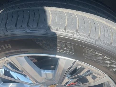 Used 2023 Chevrolet Suburban High Country image 5