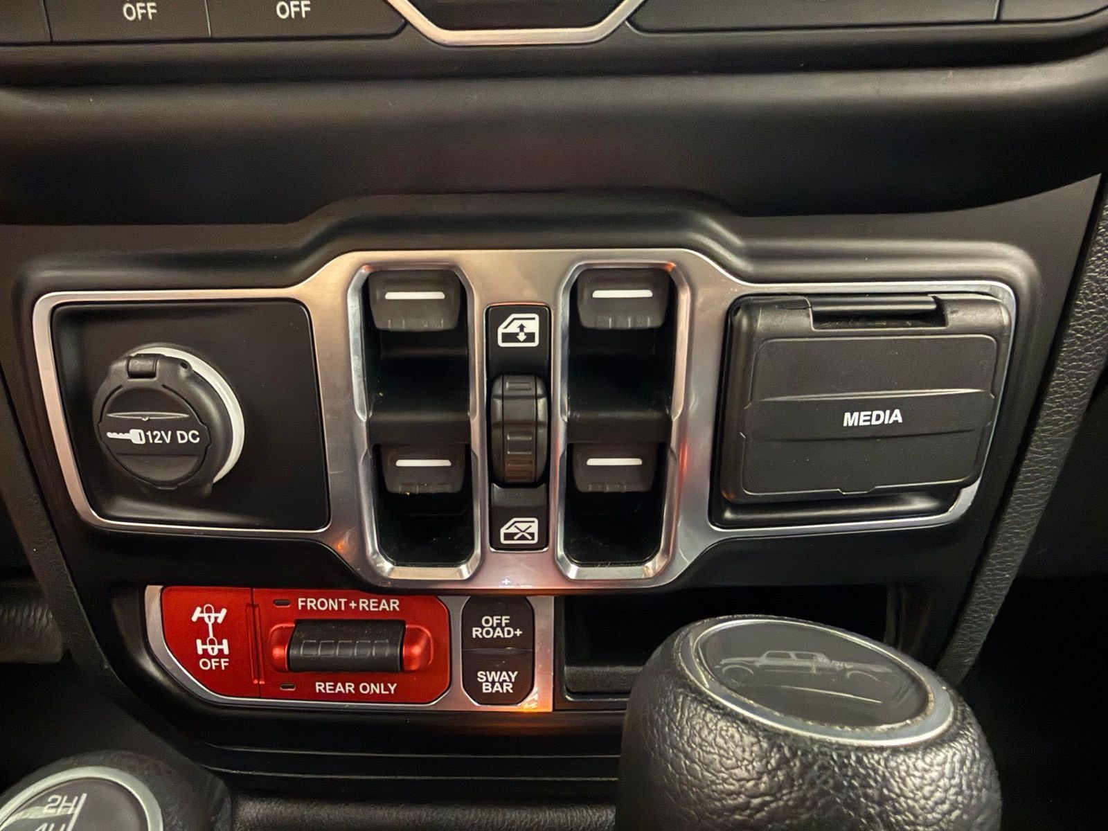 Used 2021 Jeep Gladiator Rubicon w/ Trailer Tow Package AWD/4WD image 19