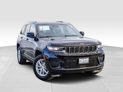 Used 2025 Jeep Grand Cherokee Laredo X image 2