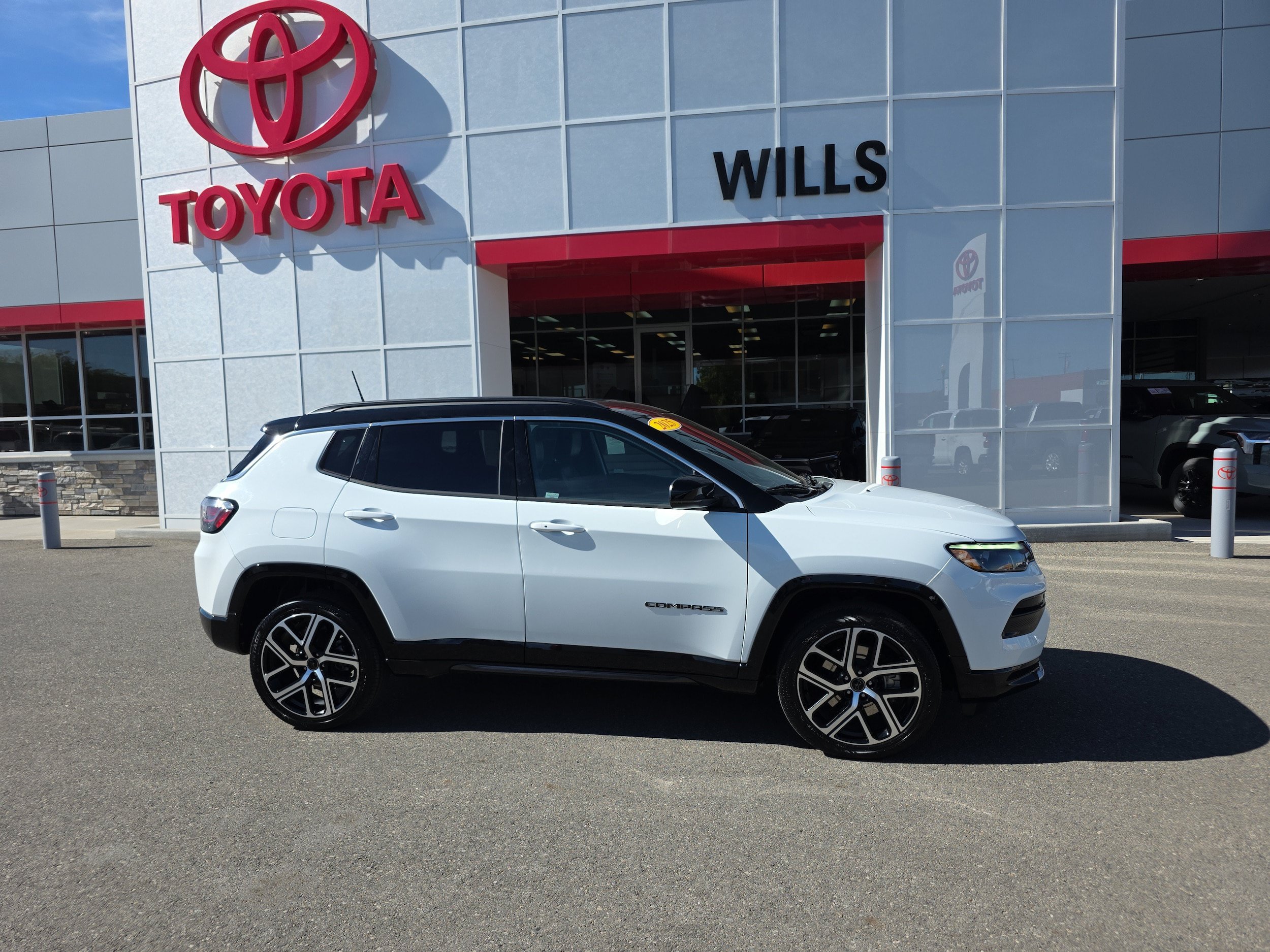 Used 2025 Jeep Compass Limited w/ Elite Group AWD/4WD image 1