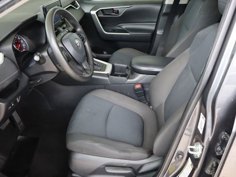 Used 2022 Toyota RAV4 LE image 16