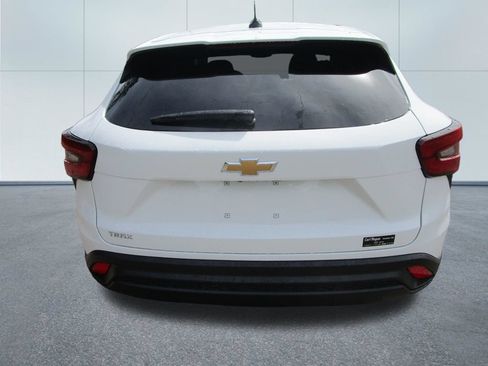 New 2026 Chevrolet Trax LS w/ LS Convenience Package FWD image 6