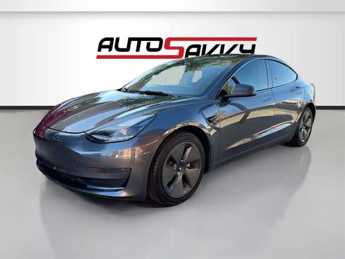 Used 2023 Tesla Model 3 Standard Range image 3