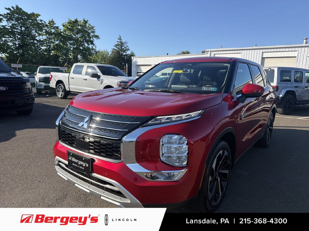 Used 2023 Mitsubishi Outlander SE AWD/4WD image 1