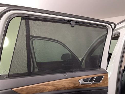 Used 2025 Volkswagen Atlas SE image 40