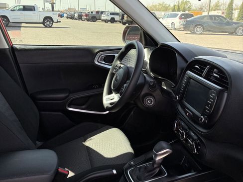 Used 2020 Kia Soul LX image 10