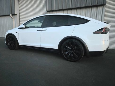 Used 2022 Tesla Model X Plaid image 4