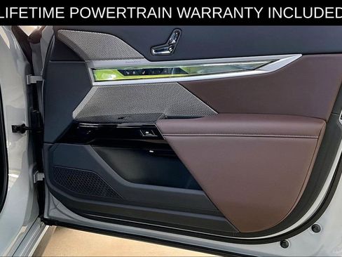 Used 2025 BMW 740i xDrive image 22