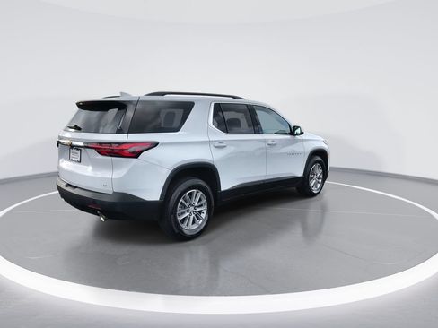 Used 2023 Chevrolet Traverse LT FWD image 8