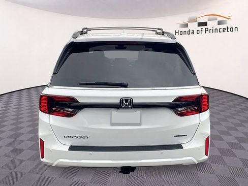 New 2026 Honda Odyssey Touring image 3
