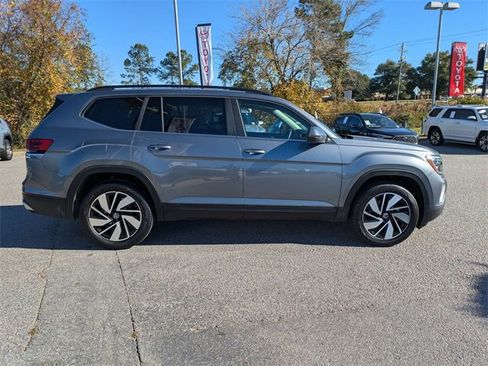 Used 2024 Volkswagen Atlas SE image 2