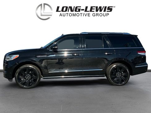 Used 2022 Lincoln Navigator Reserve image 2