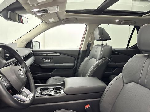 Used 2023 Honda Pilot Elite image 24