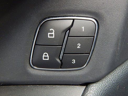 Used 2024 Ford Expedition XLT image 10